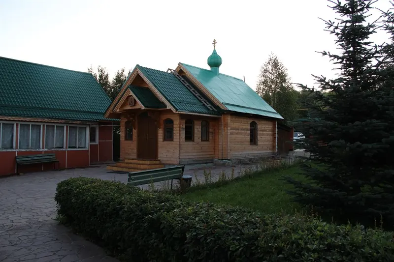 Свято-Троицкий храм летом